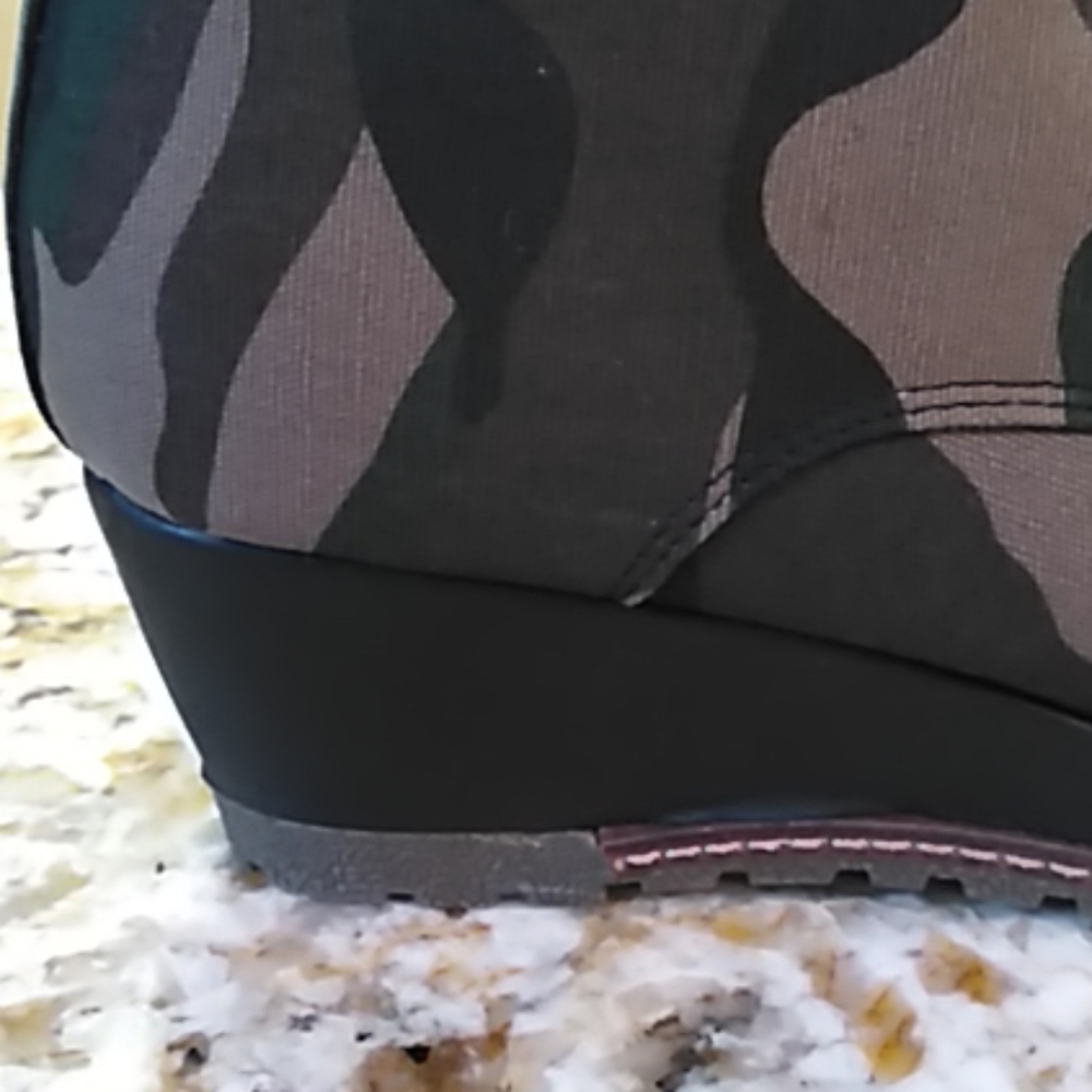 Shoes - Picture 5 of 7